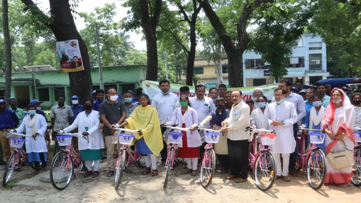 ওরা এখন স্কুল যাবে সাইকেলে চেপে